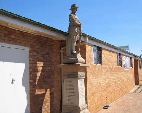Westbrook War Memorial - Schoolies Week Accommodation 0