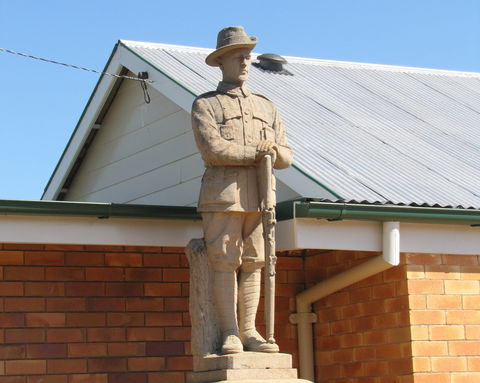 Westbrook War Memorial - Schoolies Week Accommodation 1