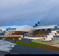 Varias Restaurant and Function Centre at the Queensland College of Wine Tourism - Schoolies Week Accommodation