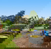 Fossicker Caravan Park Fossicking Park - Schoolies Week Accommodation