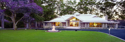 Ken Duncan Gallery - Schoolies Week Accommodation 0