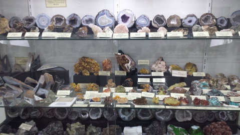 The Ted Elliott Mineral Collection - Schoolies Week Accommodation 2