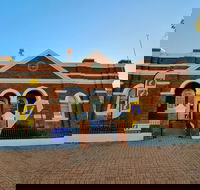 Cobar Visitor Information Centre - Schoolies Week Accommodation