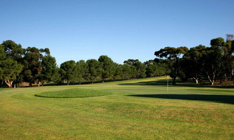 Mannum Golf Club - Schoolies Week Accommodation 0