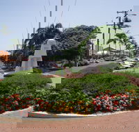Yeppoon War Memorial - Schoolies Week Accommodation