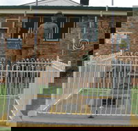 Soldier Statue Memorial Chinchilla - Schoolies Week Accommodation