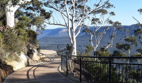 Three Sisters Walk - Schoolies Week Accommodation 0