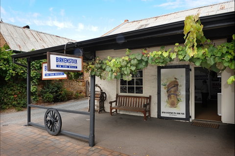 Birkenstock In The Hills - Schoolies Week Accommodation 0