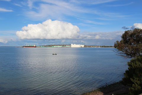 First Landing Site - Schoolies Week Accommodation 2