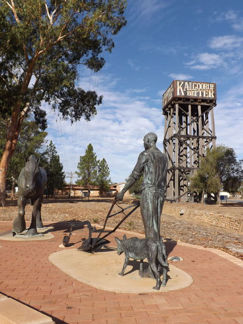 Merredin Railway Water Tower - Schoolies Week Accommodation 0