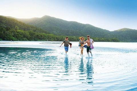 SHUTTLE - CAIRNS AIRPORT TO PORT DOUGLAS (or Reverse) - Schoolies Week Accommodation 1