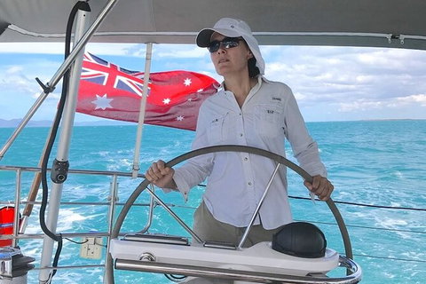 Sailing Curlew Escape On Moreton Bay - Schoolies Week Accommodation 10