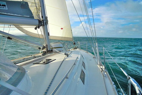 Sailing Curlew Escape On Moreton Bay - Schoolies Week Accommodation 7