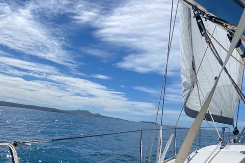 Sailing Curlew Escape On Moreton Bay - Schoolies Week Accommodation 17