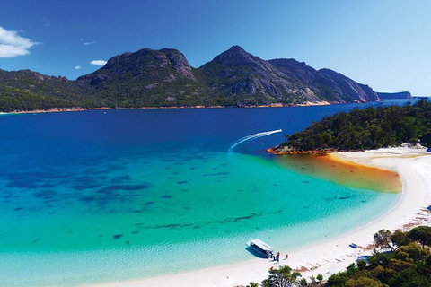 Wineglass Bay Private Charter Service - Schoolies Week Accommodation 3