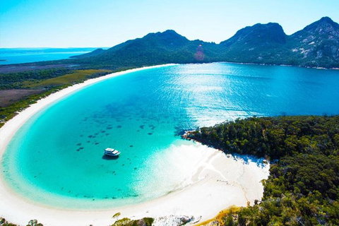 Wineglass Bay Private Charter Service - Schoolies Week Accommodation 1