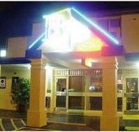 Brown Jug Hotel - Schoolies Week Accommodation