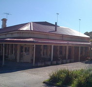 Old Bush Inn - Schoolies Week Accommodation