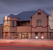 Cross Keys Hotel - Schoolies Week Accommodation