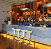 Pontoon Bar - Schoolies Week Accommodation