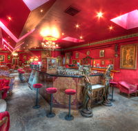 Polly Bar - Schoolies Week Accommodation