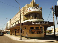 Robin Hood Hotel - Schoolies Week Accommodation 0