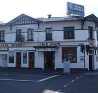 The Royal Oak - Schoolies Week Accommodation
