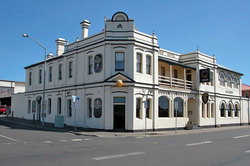 Alexander Hotel - Schoolies Week Accommodation 0