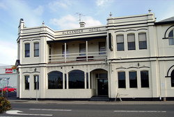 Alexander Hotel - Schoolies Week Accommodation 1