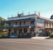 Caledonia Hotel - Schoolies Week Accommodation