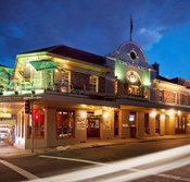 Town Hall Hotel - Schoolies Week Accommodation