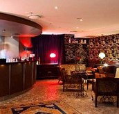 White Revolver - Schoolies Week Accommodation