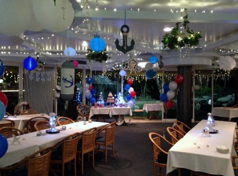 Royal Oak Hotel - Schoolies Week Accommodation 0
