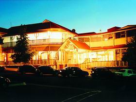 Loxton Community Hotel Motel - Schoolies Week Accommodation 0