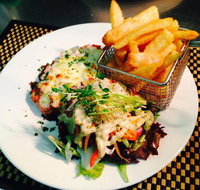 Raffles Hotel - Schoolies Week Accommodation
