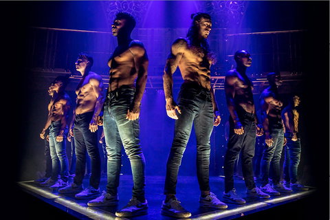MAGIC MIKE LIVE - Schoolies Week Accommodation 0