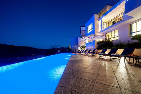 Pinnacles Resort - Schoolies Week Accommodation 0