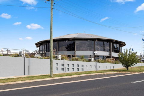Quality Hotel Bathurst - Schoolies Week Accommodation 7