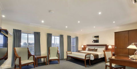 Best Western Plus Buckingham International - Schoolies Week Accommodation 5