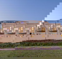 Best Western Crystal Inn - Schoolies Week Accommodation