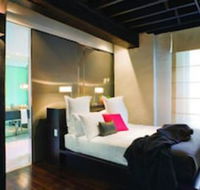 Establishment Hotel - Schoolies Week Accommodation