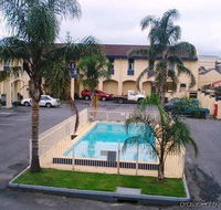 Econo Lodge Hacienda International - Schoolies Week Accommodation