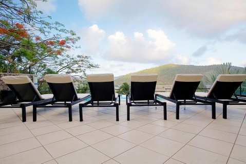 At Waterfront Whitsunday Retreat - Schoolies Week Accommodation 3