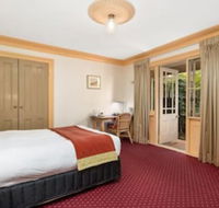 McLaren Hotel - Schoolies Week Accommodation