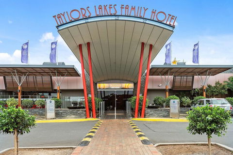 Quality Hotel Taylors Lakes - Schoolies Week Accommodation 3