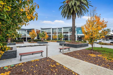 Quality Hotel Taylors Lakes - Schoolies Week Accommodation 2