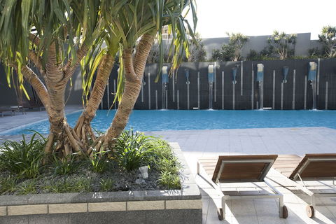 Mantra Circle On Cavill - Schoolies Week Accommodation 4