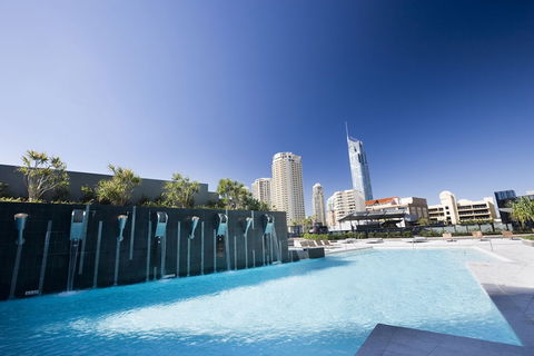 Mantra Circle On Cavill - Schoolies Week Accommodation 3