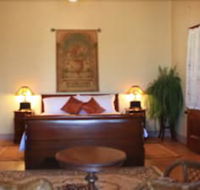 Classique Bed  Breakfast - Schoolies Week Accommodation