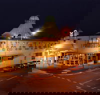 The Lighthouse Hotel - Schoolies Week Accommodation